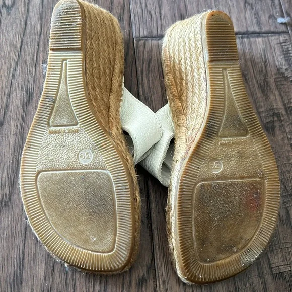 Adorable Wedge Thong Burberry Leather Shoes Sz 39 - Picture 4 of 6